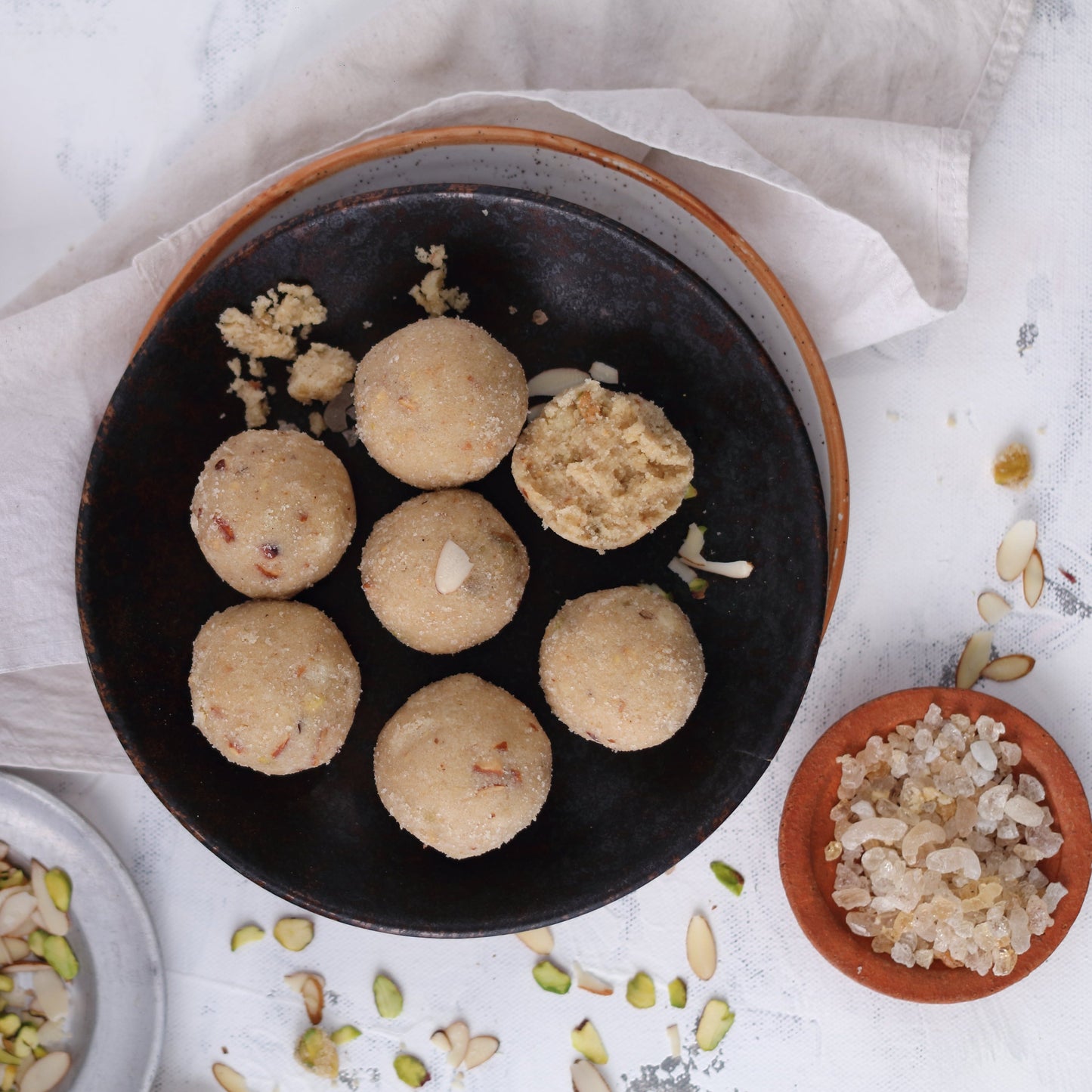 Gond Laddu